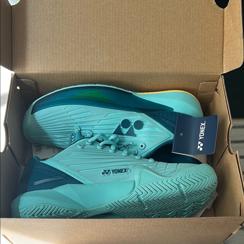 Yonex Tennis Shoes BNWT